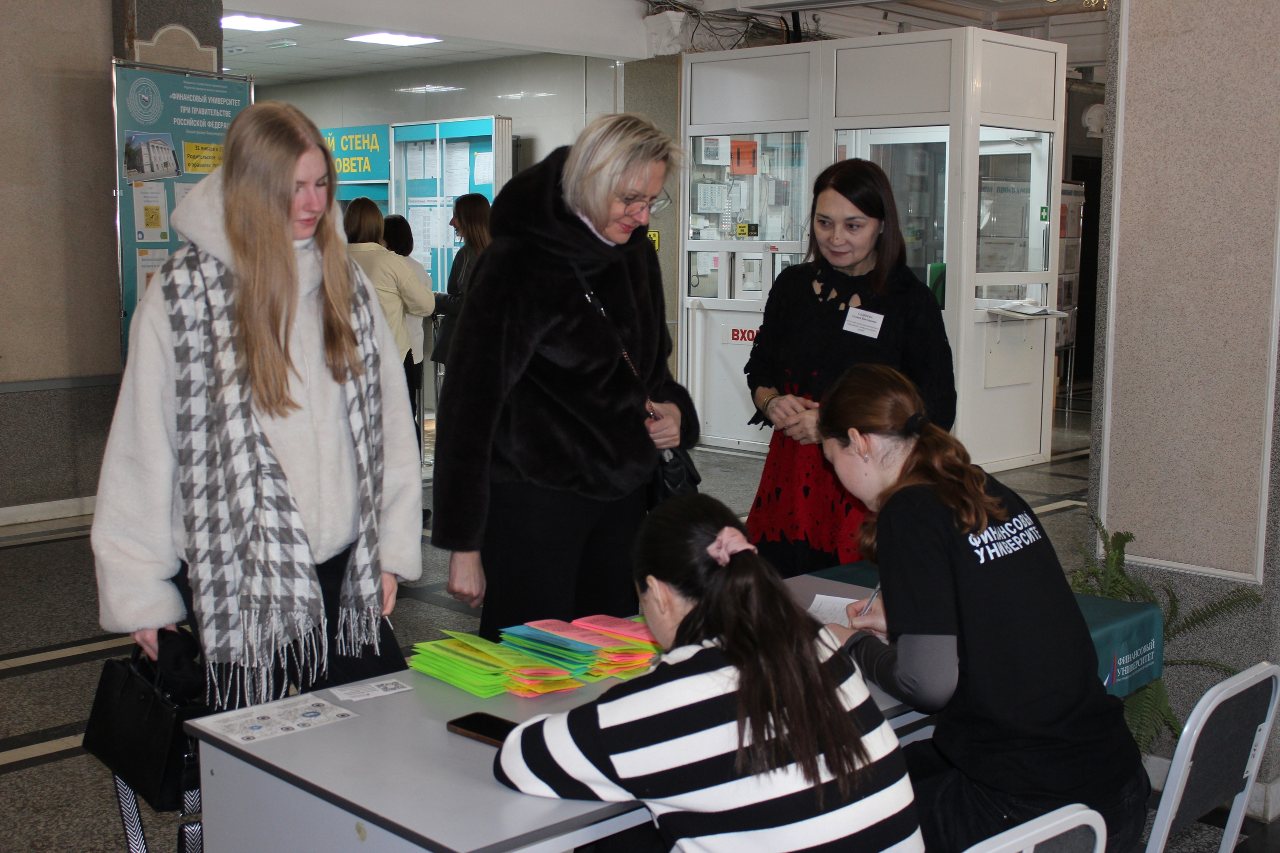 В Омском филиале Финуниверситета прошло собрание для родителей будущих абитуриентов 