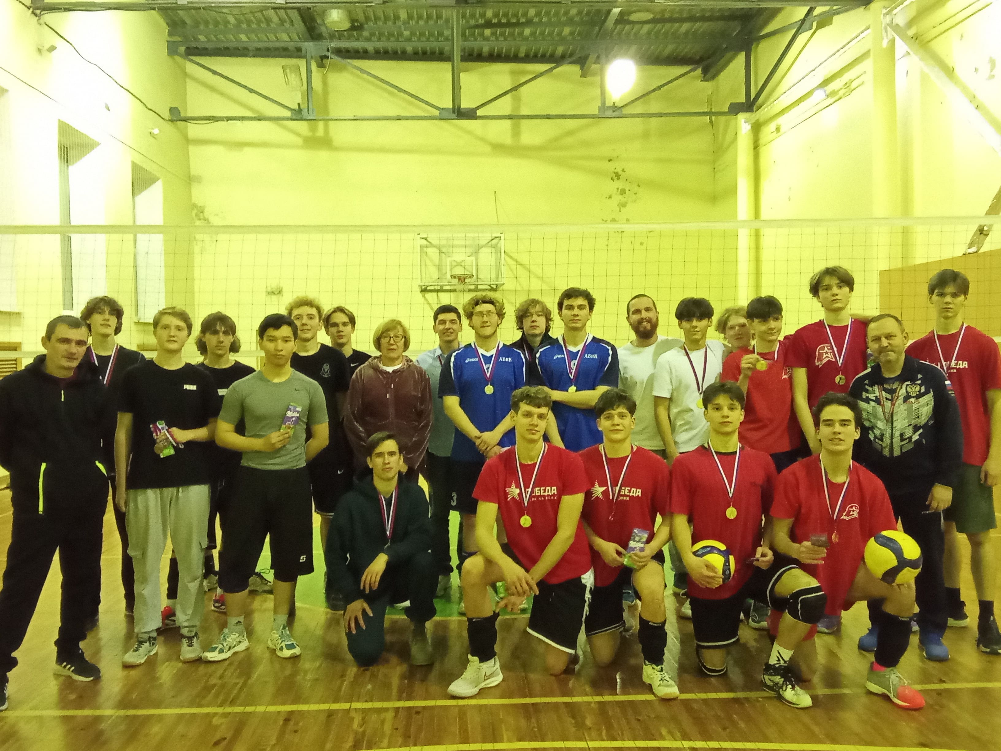 Финансовый университет стал серебряным призёром традиционного Новогоднего турнира по волейболу